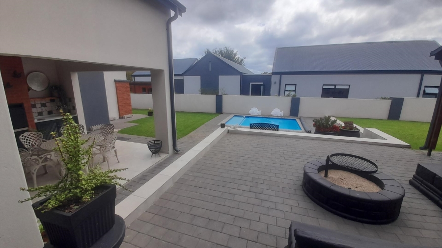 4 Bedroom Property for Sale in Meerhof North West